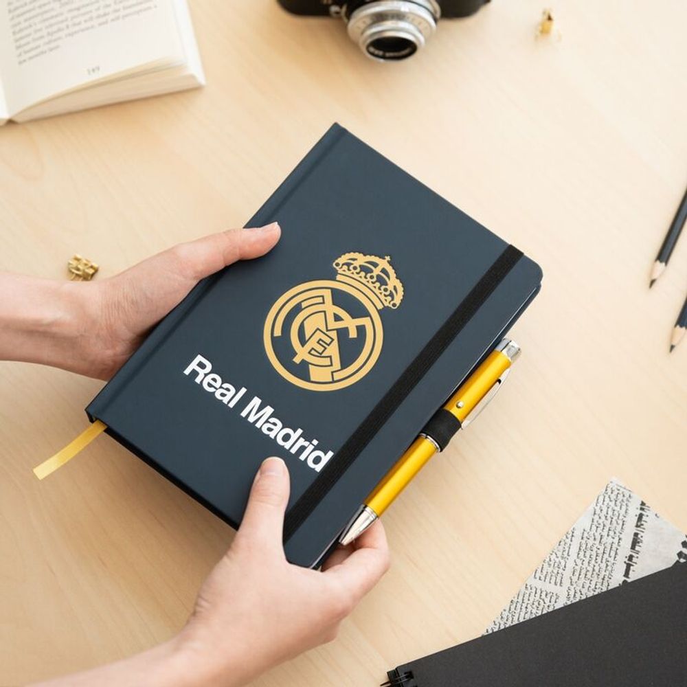 Real Madrid A5 Premium Bilježnica + Projektorska Olovka slika 5