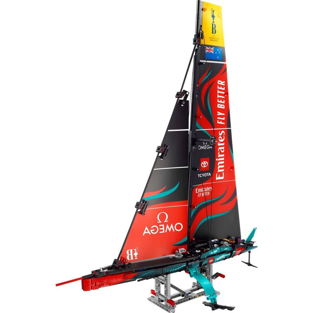 LEGO 42174 Emirates Team New Zealand AC75 Jahta slika 2