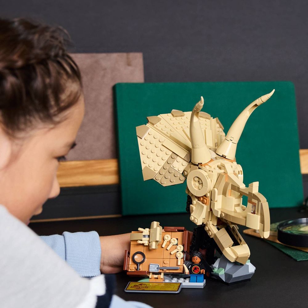 LEGO 76969 Fosili dinosaura - Lobanja Triceratopsa slika 9