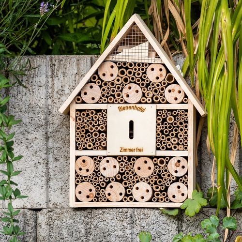 Blumfeldt Hotel za insekte sa špicastim krovom, Priroda slika 2