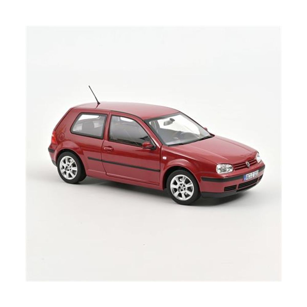 Norev Volkswagen Golf 2002 Red 1:18 slika 1