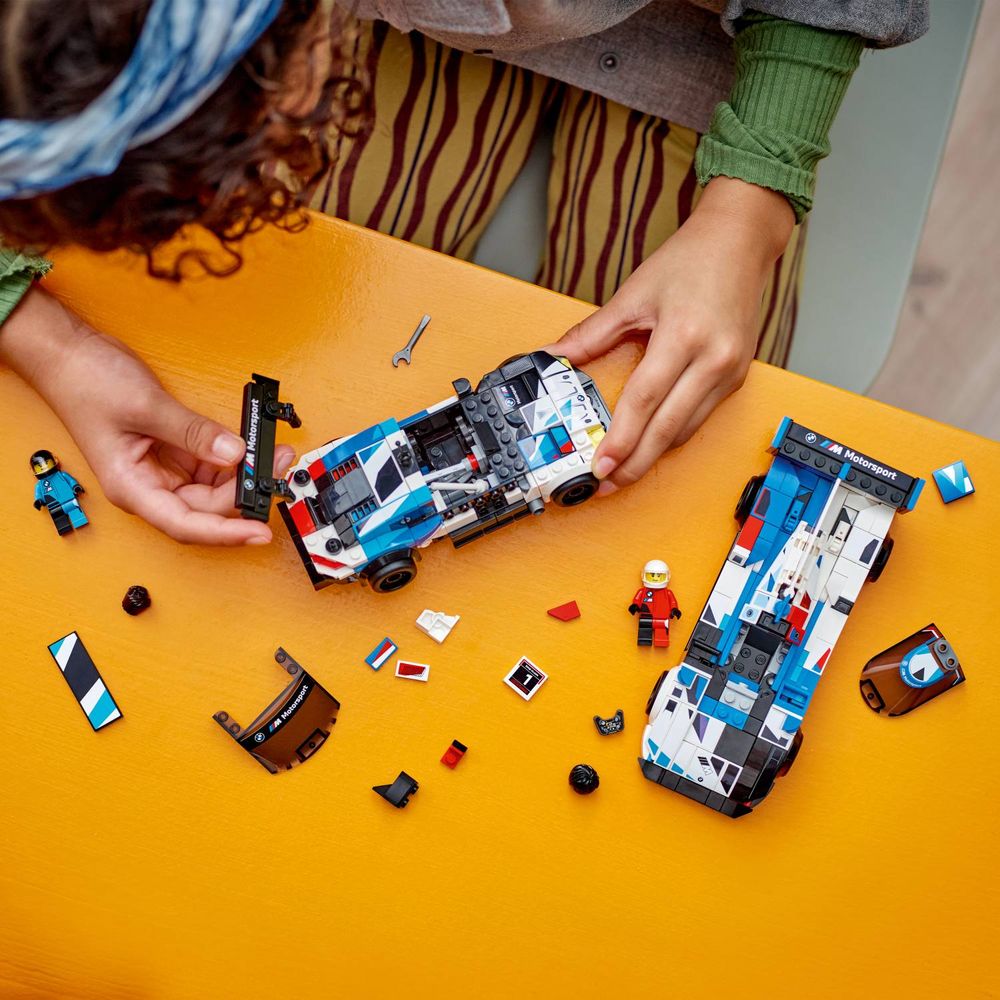 LEGO 76933 BMW M4 GT3 i BMW M Hybrid V8  slika 9