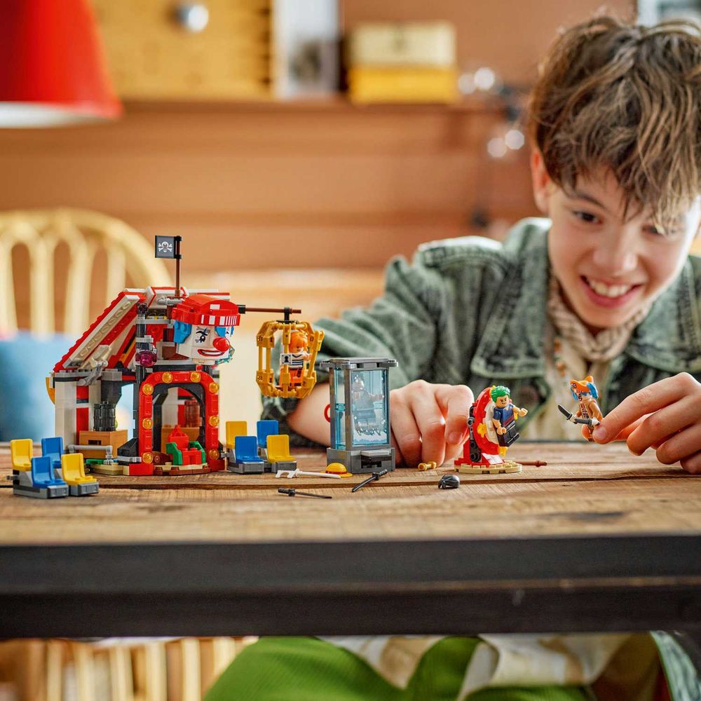 LEGO 75637 Buggy the Clown’s Circus Tent slika 8