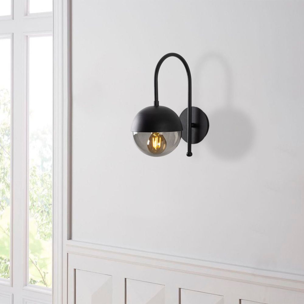 Karsor - 3303 Crna Zidna Lampa sa Staklenim Kapom slika 1