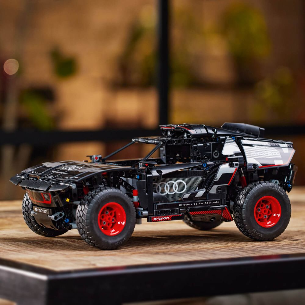 LEGO 42160 Audi RS Q e-tron slika 4