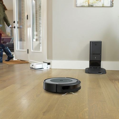 iRobot Roomba i3556 Robotski usisivač, Crni slika 2