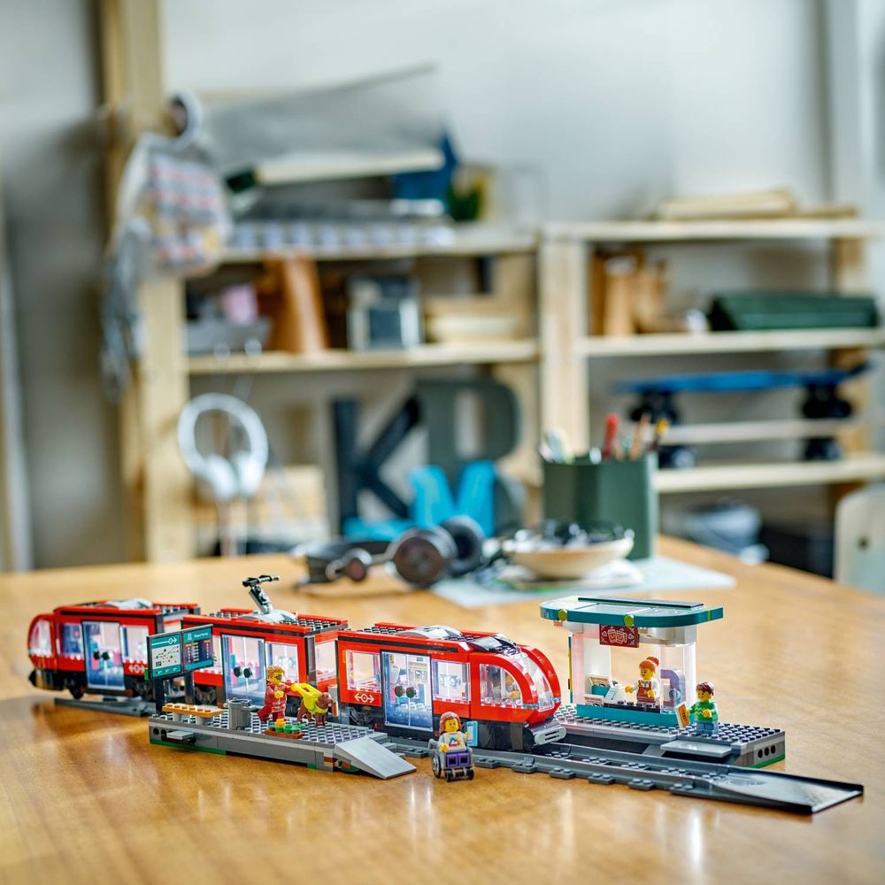 LEGO 60423 Tramvajska stanica u centru slika 11