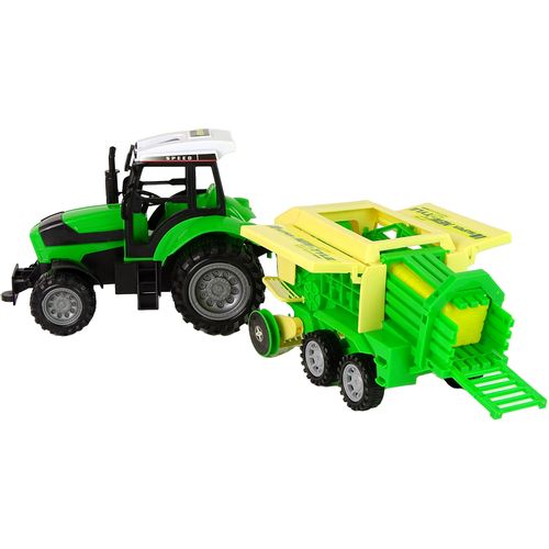 Zeleni traktor s prešom za baliranje slika 3