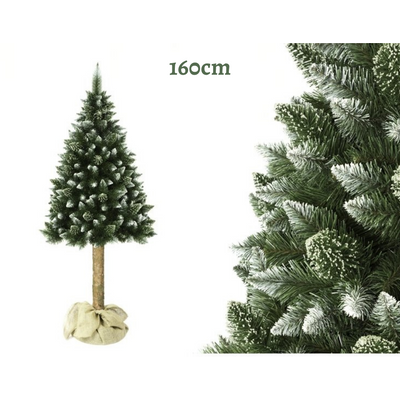 Umjetno božićno drvce s deblom od pravog drveta.