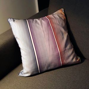 Dizajnerski ukrasni jastuk — ESPRIT